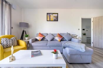 Ash View Place 3 -heathrow - Thorpe Park - Free Parking