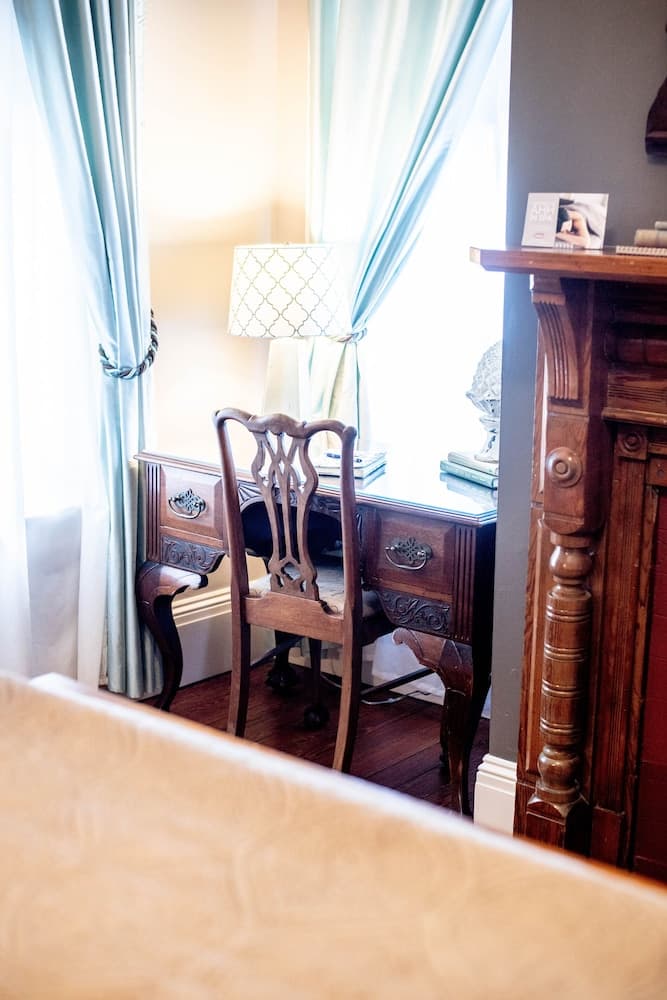 The Laurel Oak Inn Bed and Breakfast