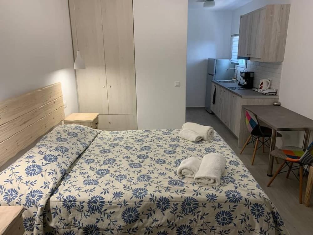 SUN Studio 4 - Close TO 180 Sunset BAR