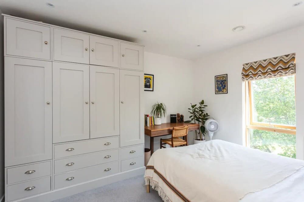 Bright 2 Bedroom Apartment Near Victoria Park