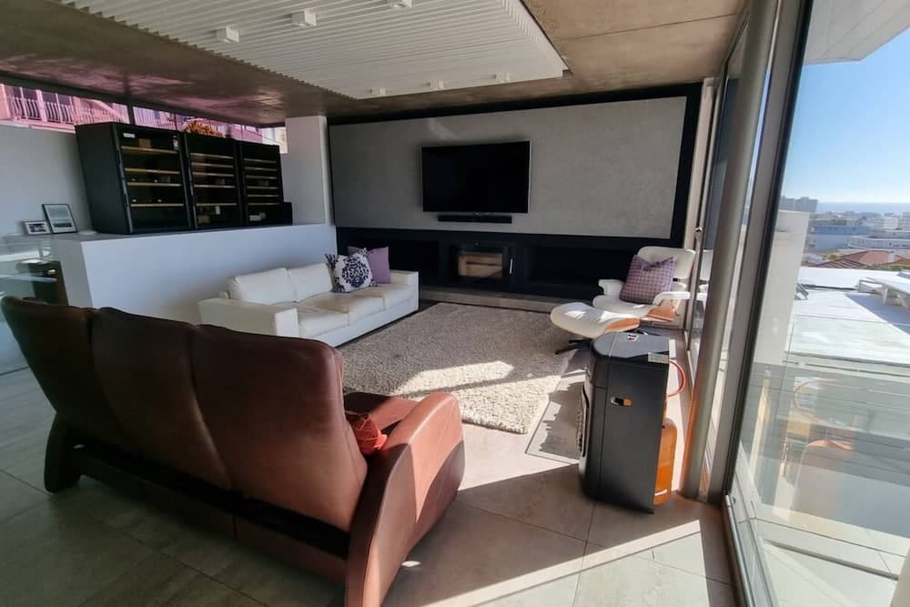 Stylish 2 Bedroom Apartment With Stunning City Views