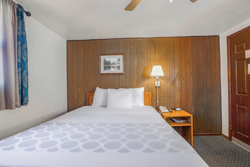 Love Hotels Silver Street by OYO at Hurley WI