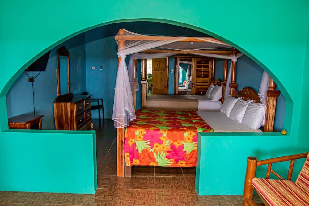 Haley's Paradise at Blue Hole