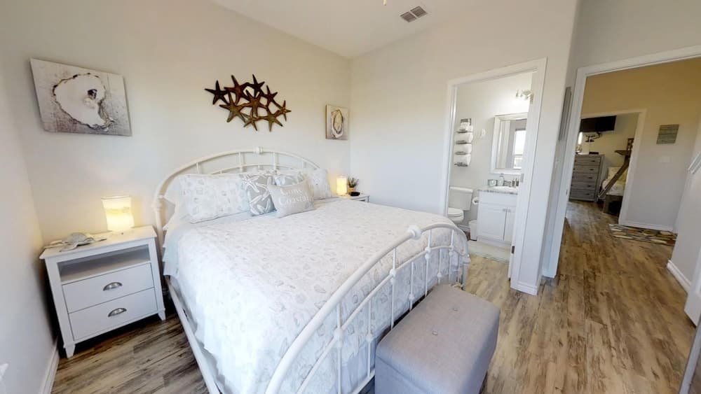 Seashell Beach - 14902