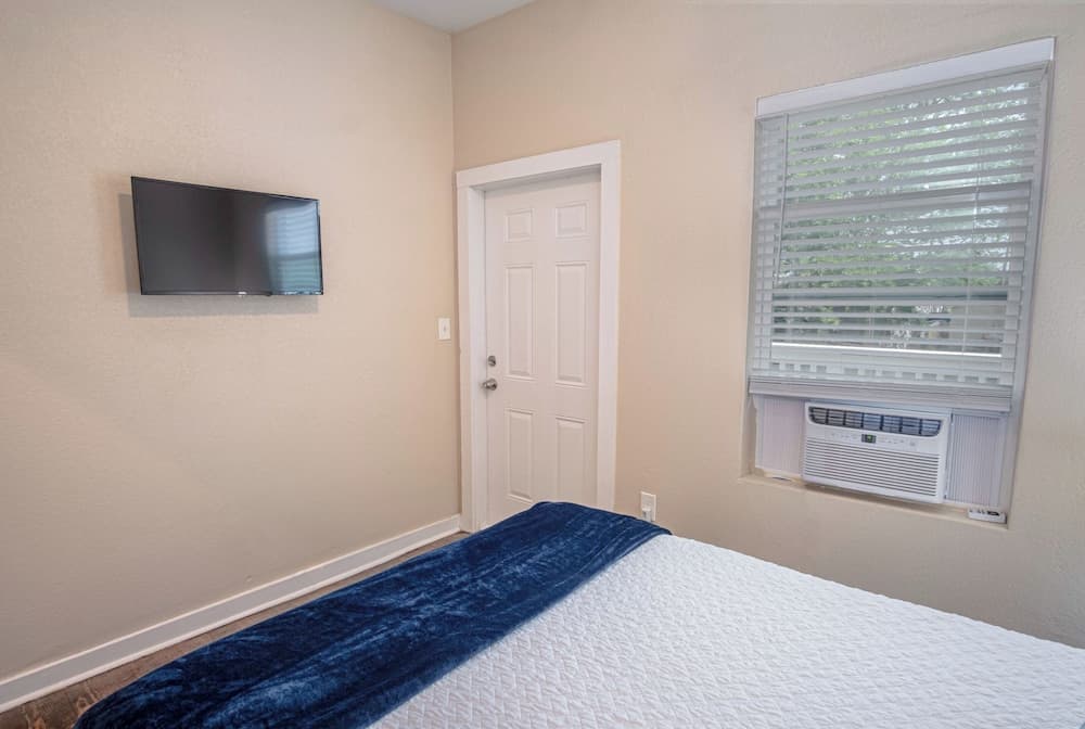 Fabulous Newly Renovated 2br/1ba Near Downtown