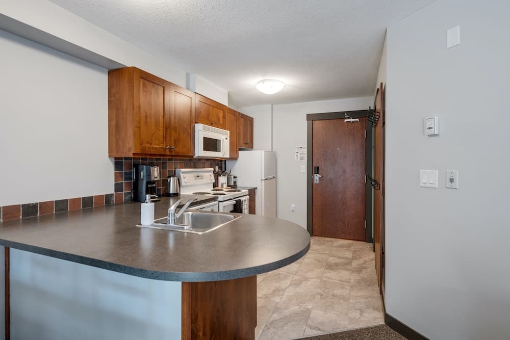 LARGE Studio | Ski In/Out | Pool & Hot Tubs | Central Upper Village Location