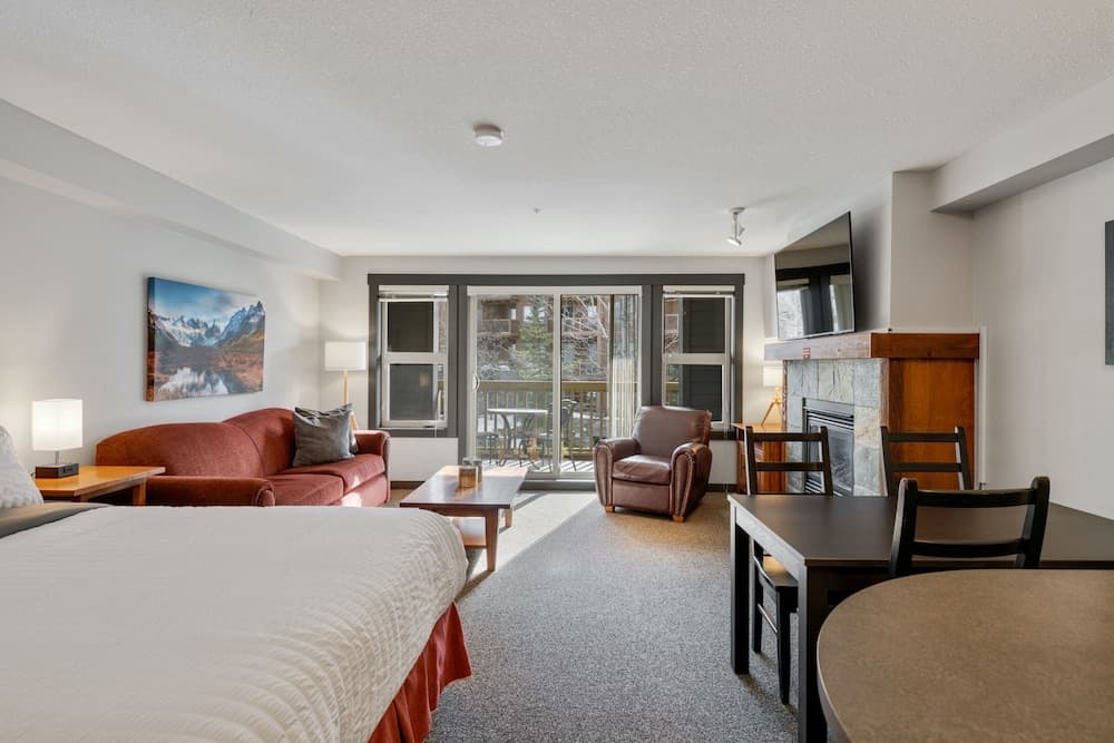 LARGE Studio | Ski In/Out | Pool & Hot Tubs | Central Upper Village Location