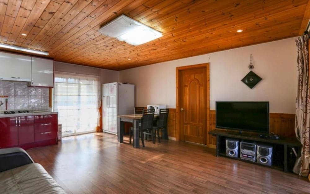 Donghae Suwonji Pension