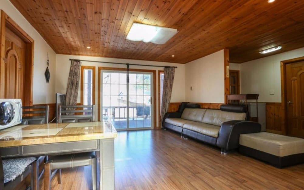 Donghae Suwonji Pension