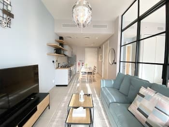 Marco Polo - Stylish Apt with Skyline views, Great Amenities