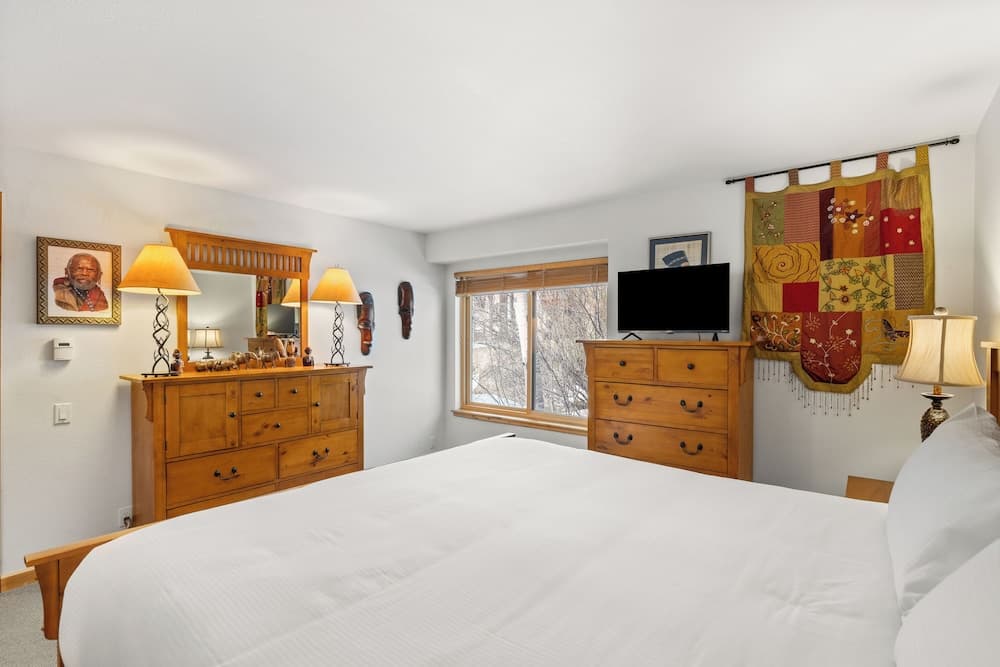 Seasons Four by Snowmass Vacations