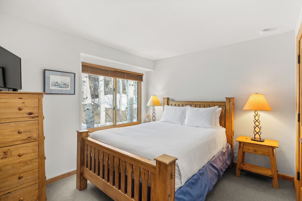 Seasons Four by Snowmass Vacations