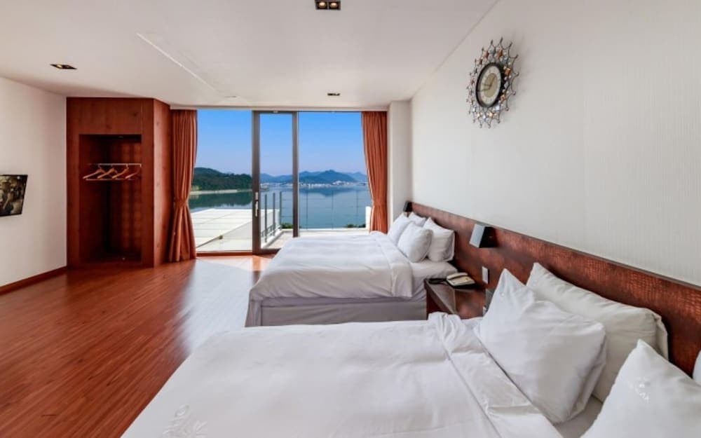 Goseong Oho Rock Pool Villa Pension