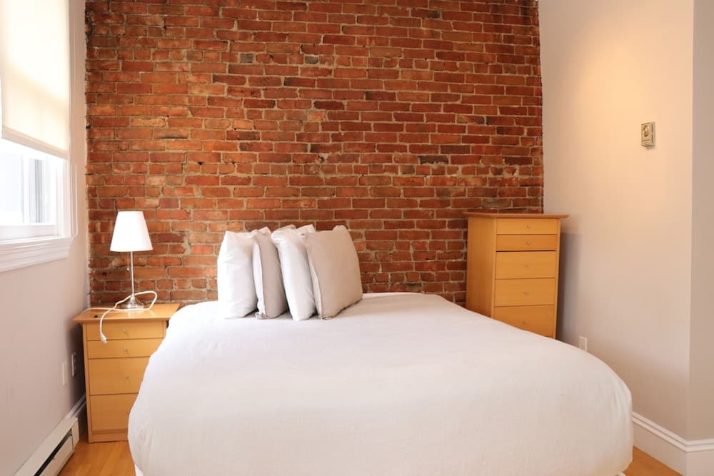 Maverick Suites at 402 Columbus Ave