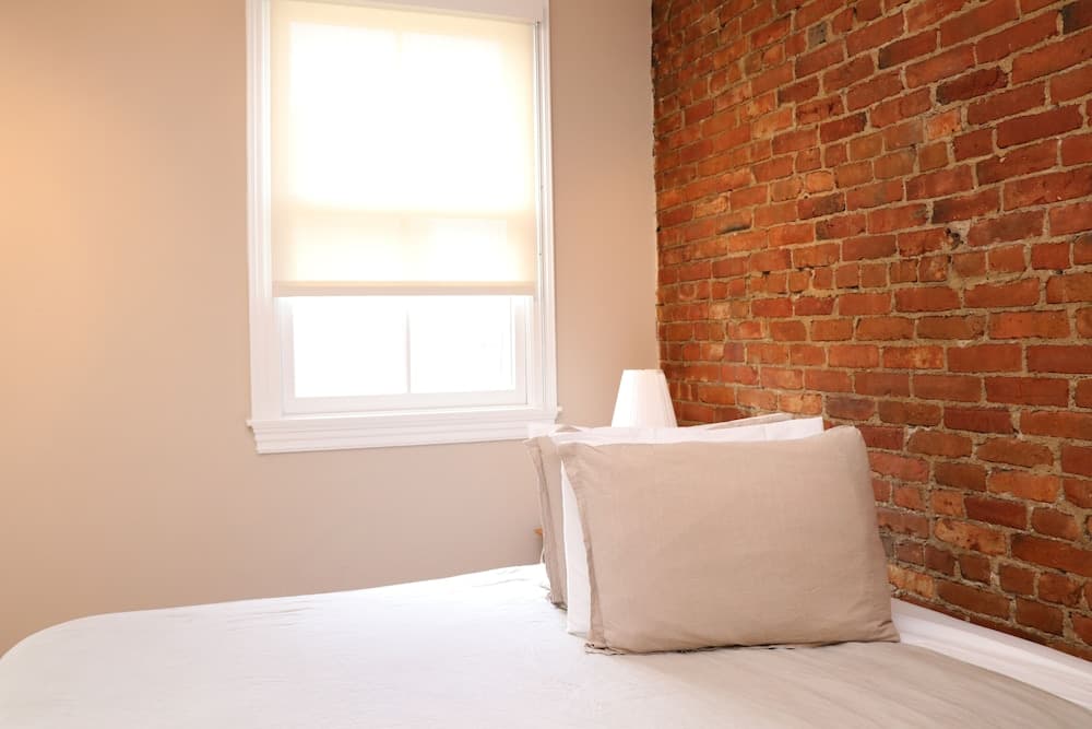 Maverick Suites at 402 Columbus Ave