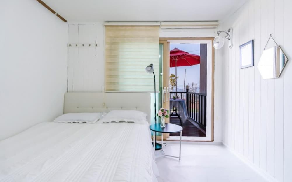 Yeosu Seommaeul Pension