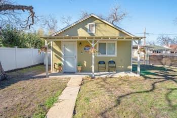 Stunning Cozy Downtown Guesthouse