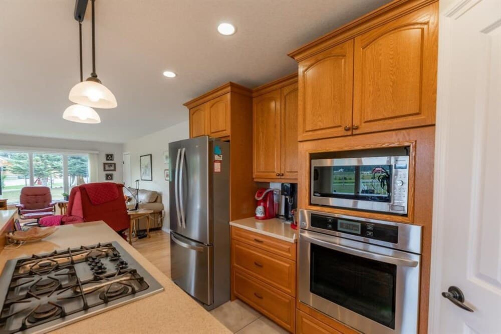 LUXURIOUS 5-Br Acreage | Year-Round Heated Pool & HotTub | Mtn View | Pool Table