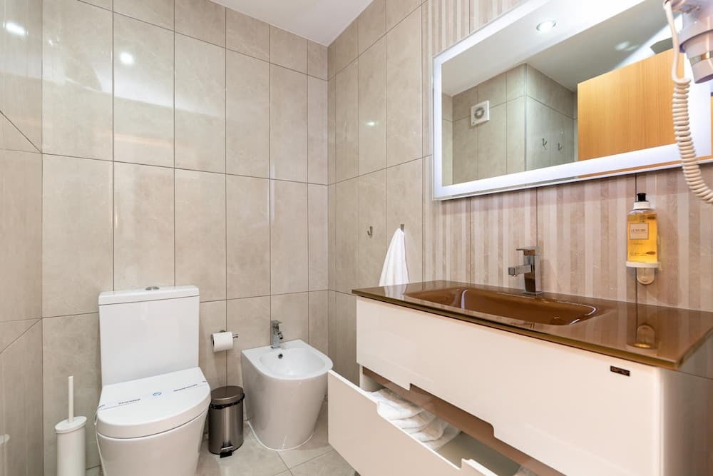 Feel Corporate Housing Marqu s IV