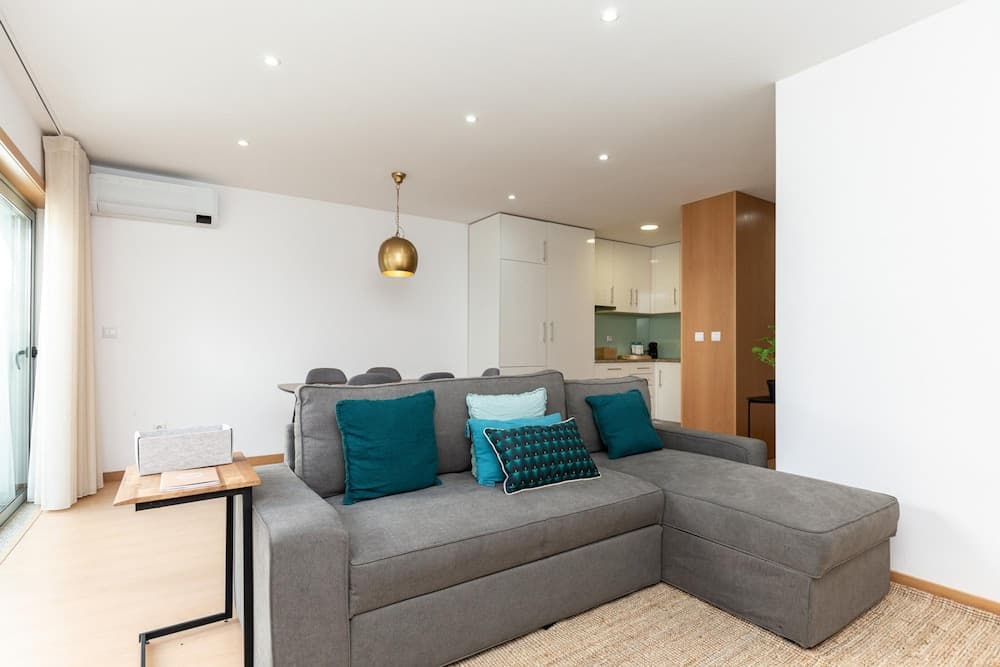 Feel Corporate Housing Marqu s II