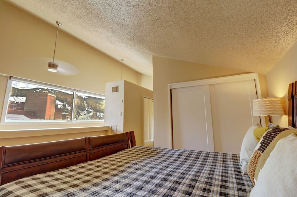 Sb206 Snowbridge 2br 2ba 2 Bedroom Condo by RedAwning