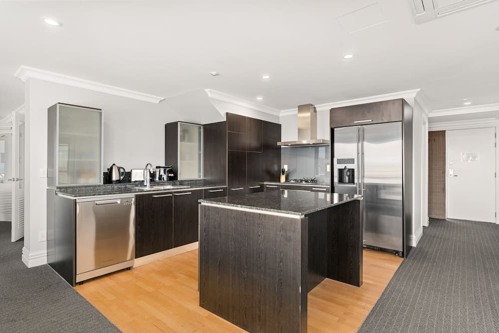 3-BEDROOM PENTHOUSE APARTMENT - THE BEACON 1002