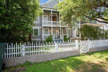 Antigua Key - Just A Couple Blocks To Seawall Beaches, Shops, Restaurants And Pleasure Pier! 4 Bedroom Home by Redawning