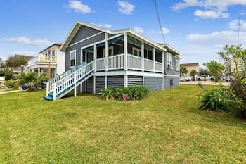 Tina Marie - Just 1 Block To Seawall Beach! 3 Bedroom Home by Redawning