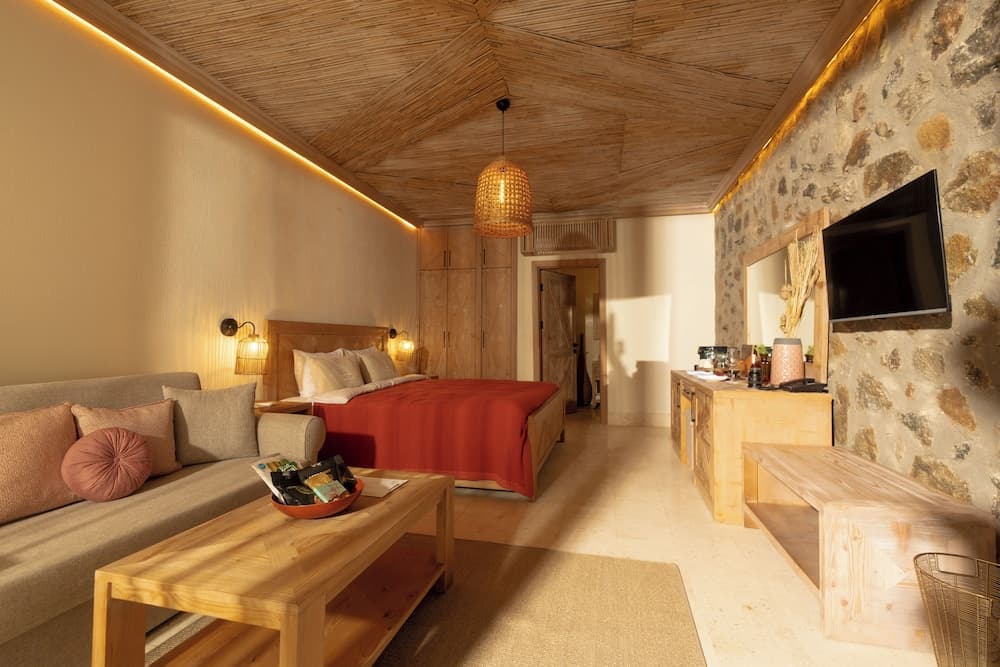 Izz Getaway – Adults Only