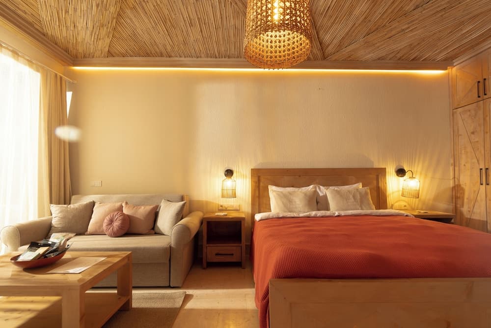 Izz Getaway – Adults Only