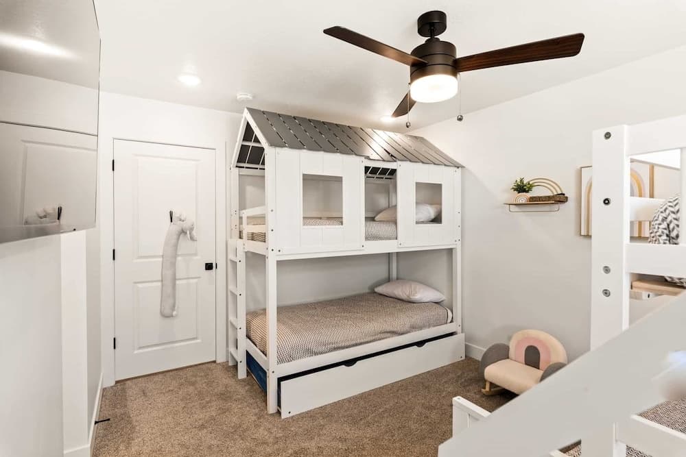 Chillin Out Maxin #96 by RedAwning