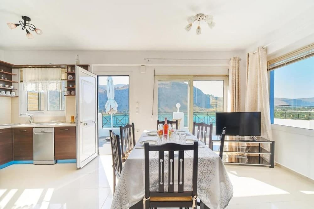 Stunning Lake Kournas Retreat 2 New Private Pool