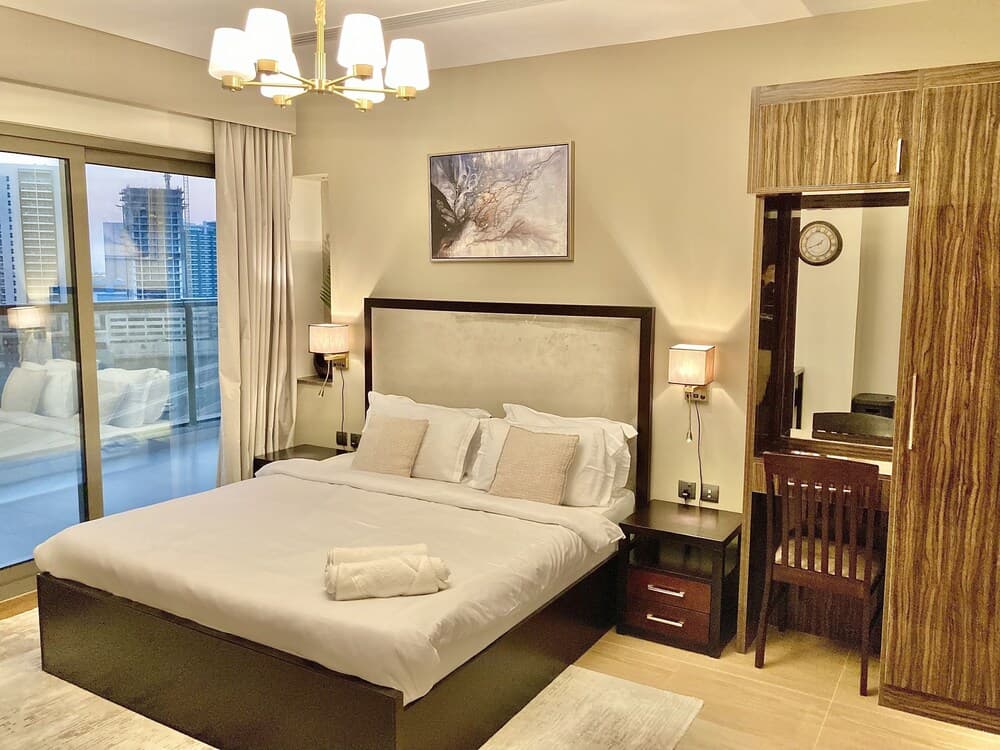 SuperHost - Elite Apartment With Canal and City Skyline Views