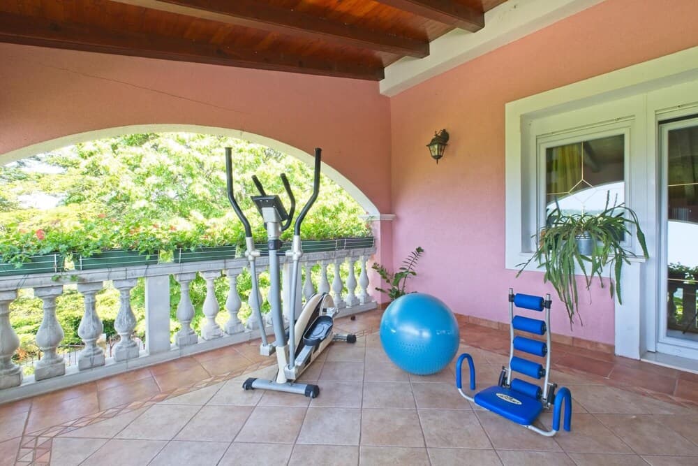 Villa Thousand Roses - Four-bedroom Villa With Terrace and Swimming Pool ID Direct Booker 7164