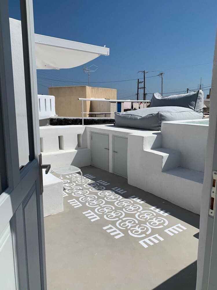 Timedrops Santorini Kallisti Villa Courtyard Suite