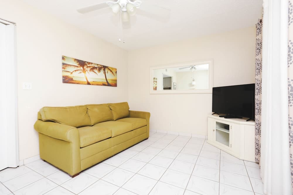 Hollywood by the Sea