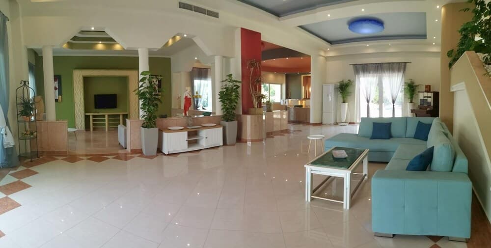 Filoxenia in Blue Louis Luxury Villa