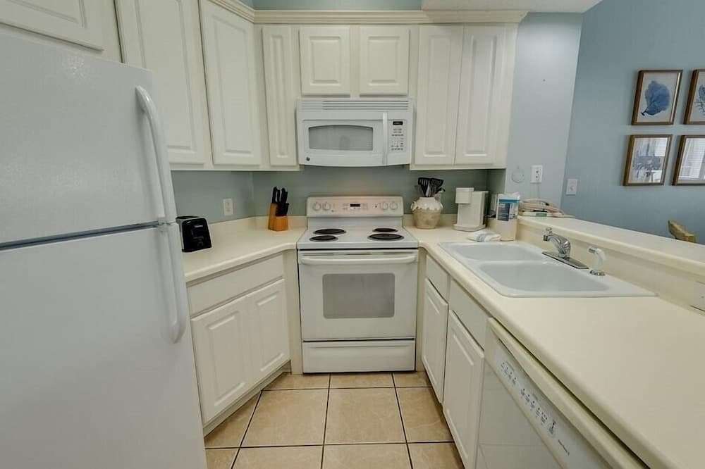 Palm Beach A54 1 Bedroom Condo by Redawning