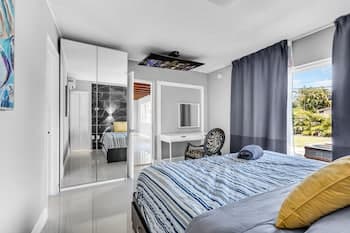 Hollywood Hills 3BD Home