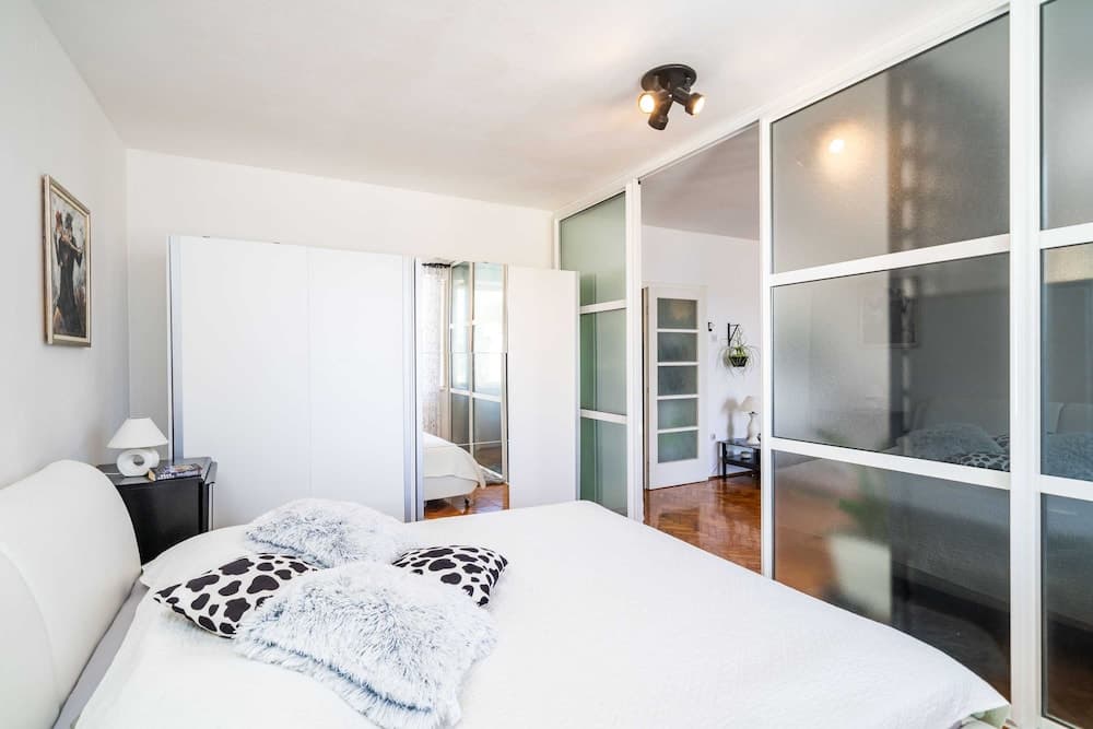 Apartments & Rooms Mara & Petrunjela