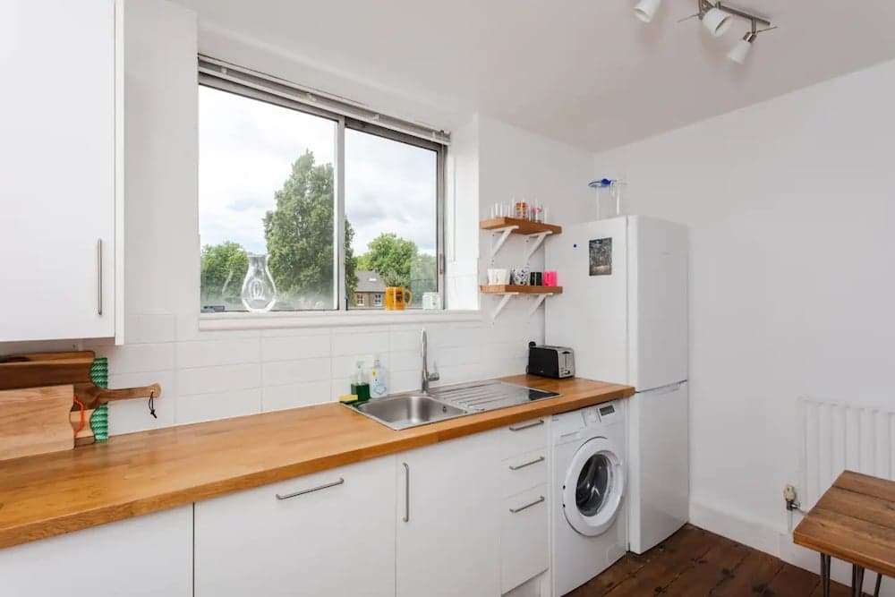 Relaxing 2 Bedroom Top Floor Apartment in Bethnal Green