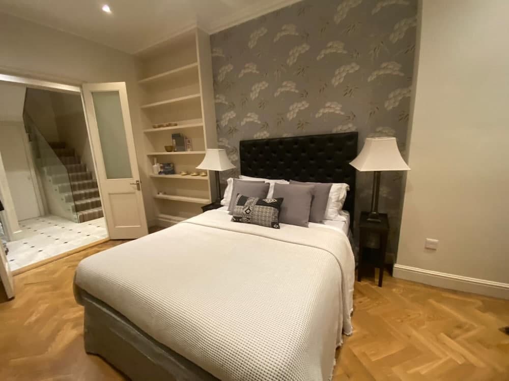 1 Bedroom Duplex Apartment in Pont Street