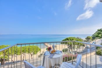 Frontline Beach 8 - B4 - Near To The Sea