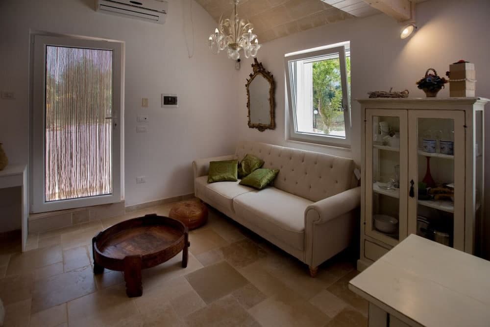 Lamia Tipica con Piscina