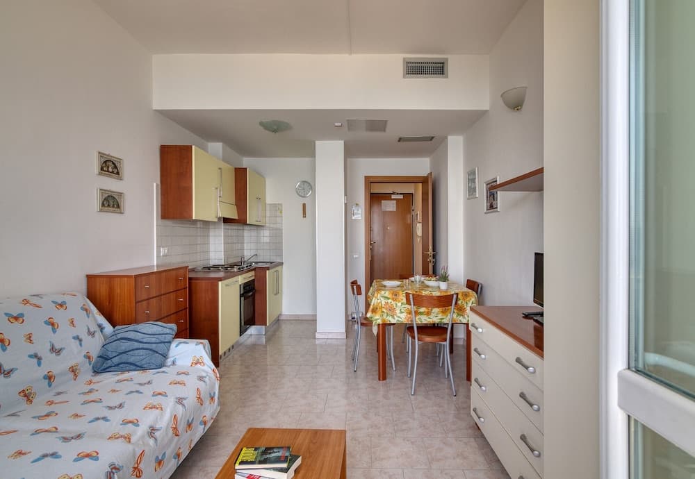 Frontline Beach 21 - M3 - Near To The Sea