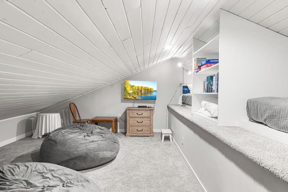 Waters Edge Green Lake