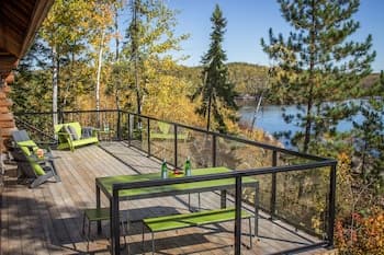 Beautiful Log Cabin on Saganaga Lake