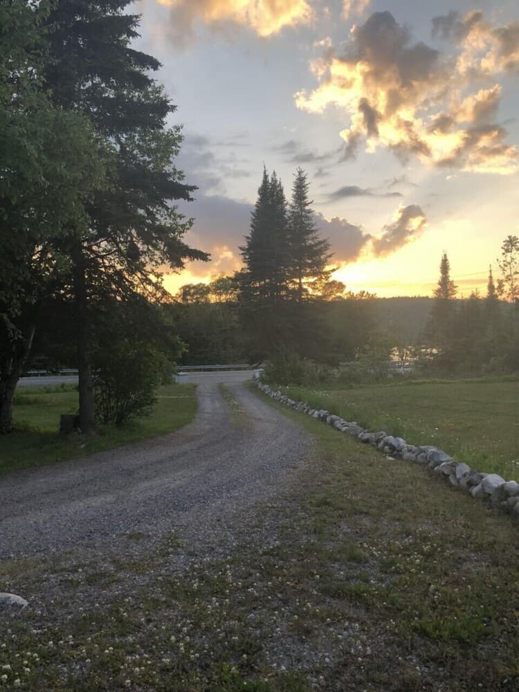 Coach House Motel 20 km East Terrace Bay