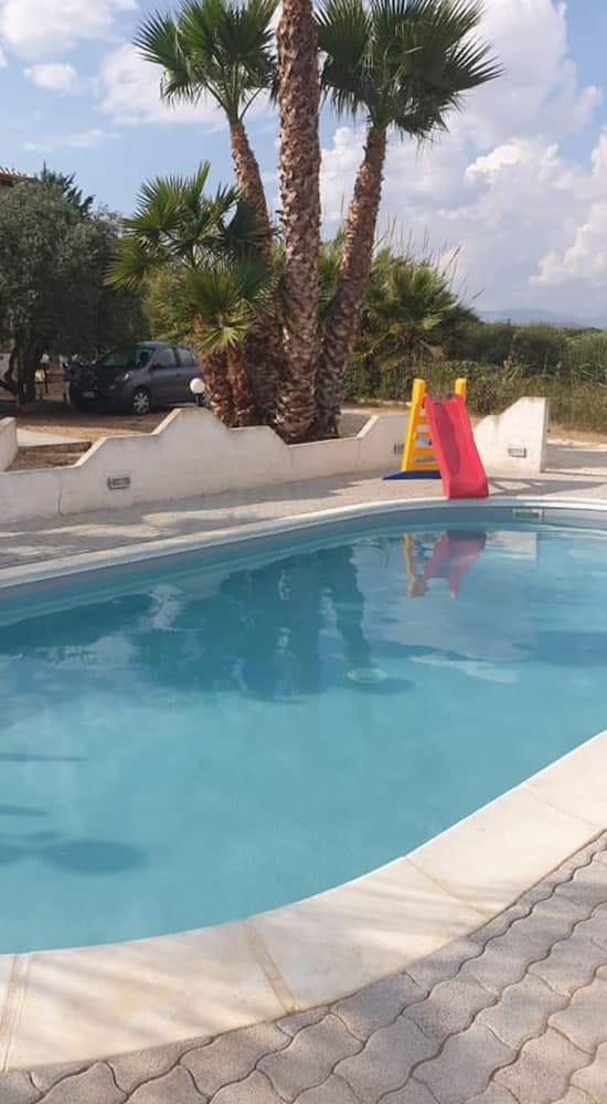Saturn Flat In Villa Marisa With Swimming Pool