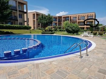 Nice Apartment With Swimming Pool